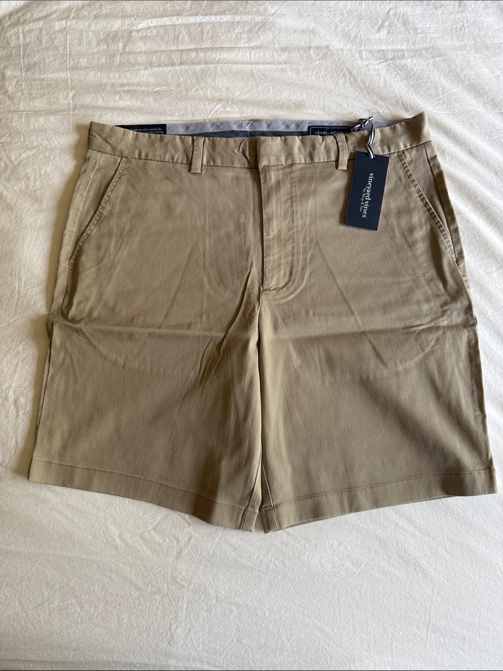 NEW- Men's Vineyard Vines- 9 inch Commodore Shorts- Khaki/Tan- Size 34 Waist